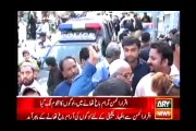 Woman & Her 10 Year Old Daughter Cursing Corrupt Politicians For Arresting Iqrar Ul Hassan