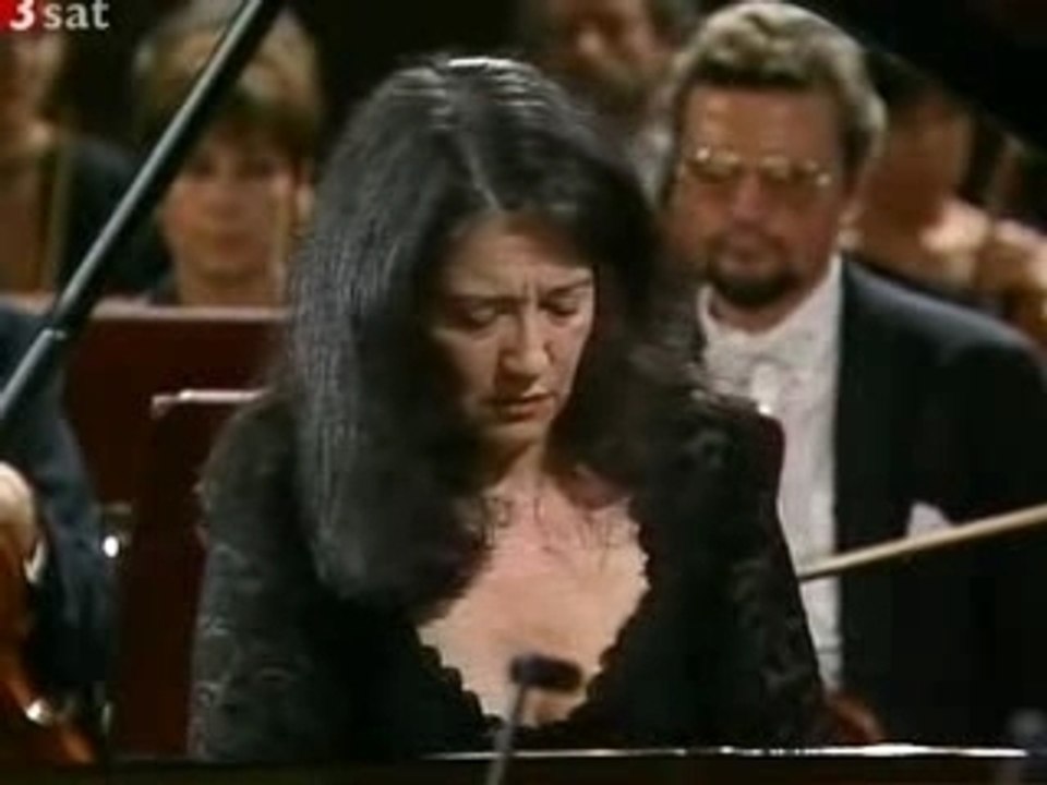 Ravel - Piano Concerto in G major - Argerich, Dutoit