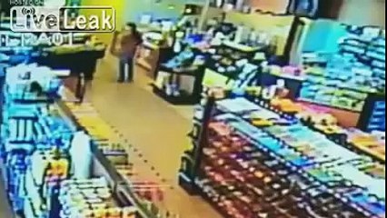Litiga con la fidanzata: quello che succede dopo è INCREDIBILE...