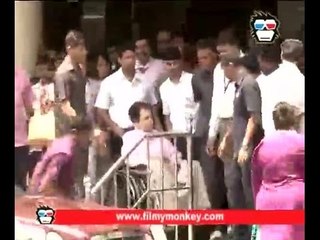 Download Video: VIDEO: Dilip Kumar is FINALLY discharged from Hospital, Comes out with Wife Saira Banu