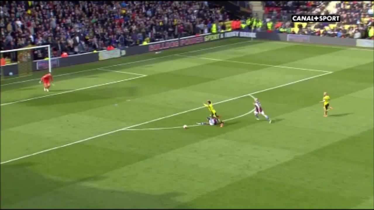 Aly Cissokho Gets A Red Card For Being The Last Man vs Watford!