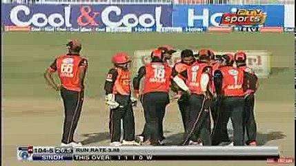 Sarfraz Ahmad unlucky dismissal against Punjab   Pakistan Cup  2016
