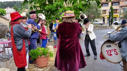 1er mai pluvieux à Cabris mais 1er mai joyeux grâce à la fanfare 12°5