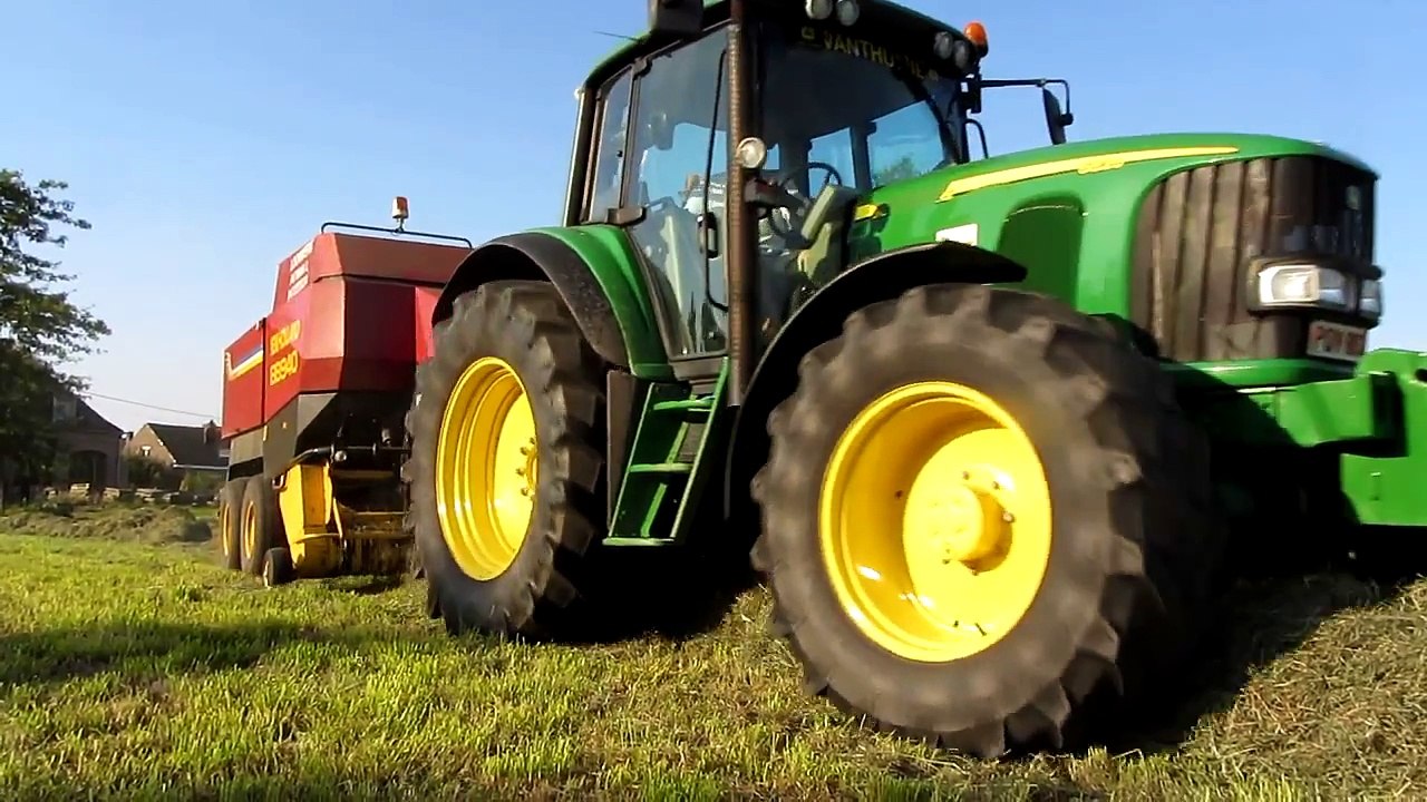 John Deere 6820 making square bales