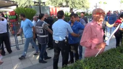 Biz İdam Sehpalarından Döndük'