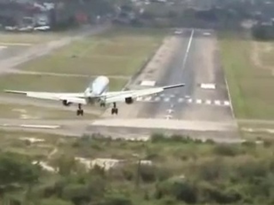 Skilled Pilot crazy Landing!