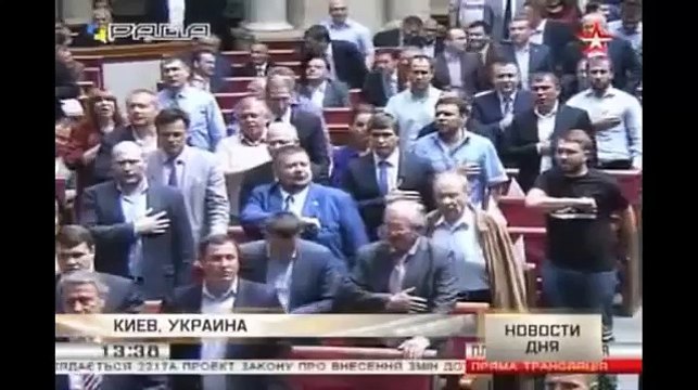 Ляшко заставил Порошенко встать и петь гимн Украины