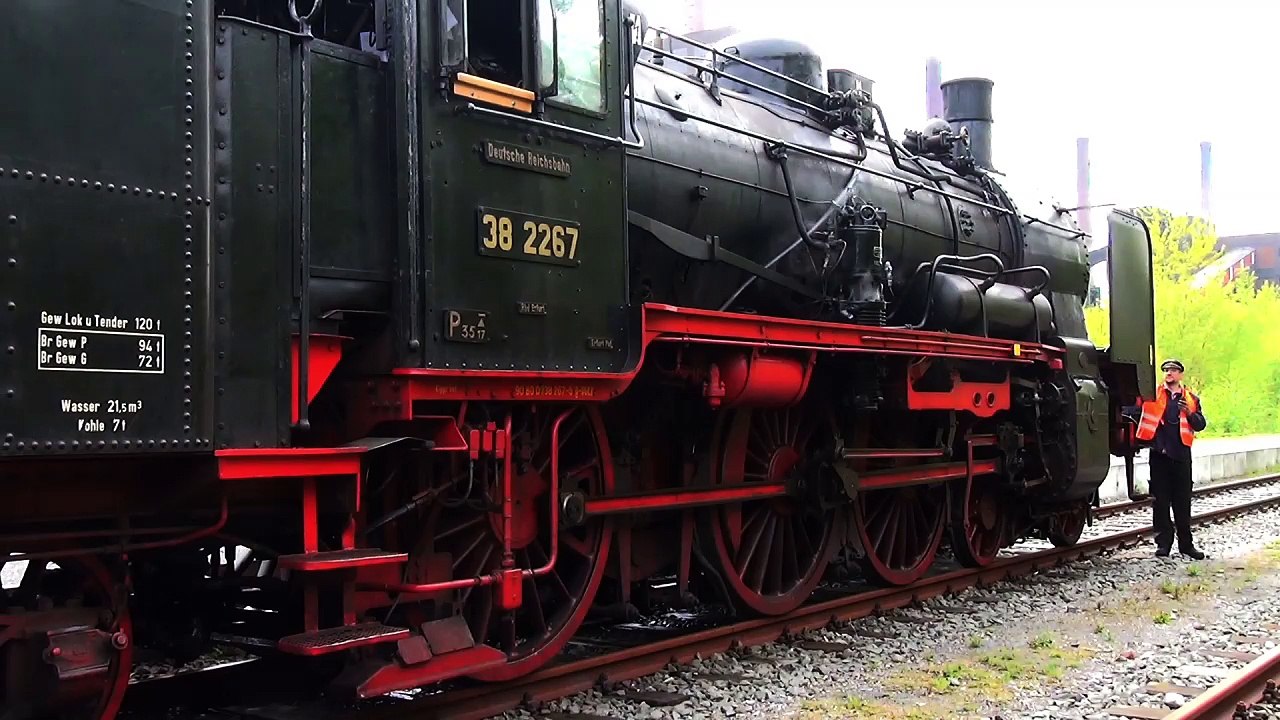 Personenzuglokomotive 38 2267 unter Dampf