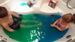 Синяя и зелёная ванна с желе & Маша и Медведь с уточкой распаковка игрушки и карандаши для ванной