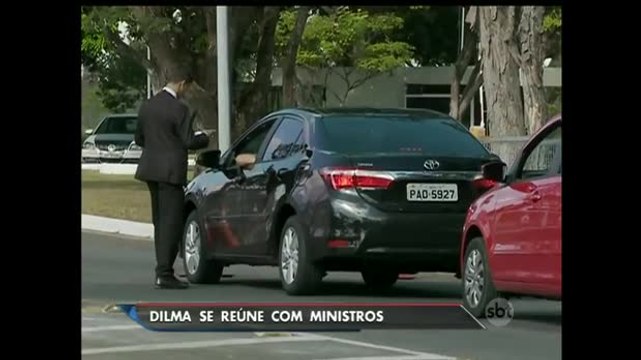 Dilma se reúne com ministros e viaja para São Paulo