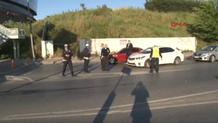 Bakırköy Halk Pazarı Alanı'na Yapılacak Yürüyüş İçin Toplanmalar Başladı