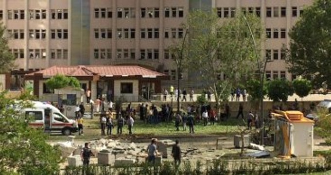 Gaziantep'te Emniyet Müdürlüğü Önünde Büyük Patlama! 1 Polis Şehit 13 Yaralı