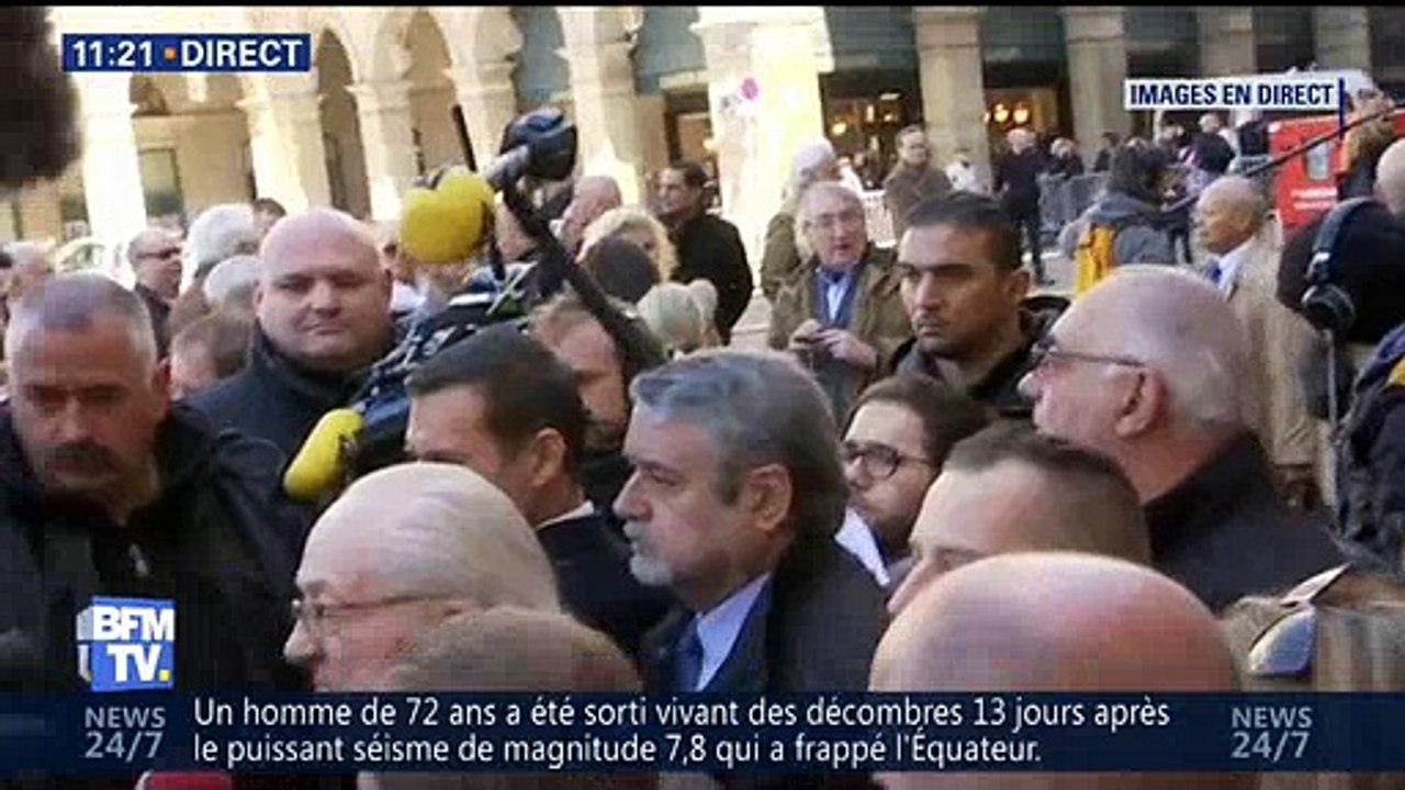 Les fans de Jean-Marie Le Pen conspuent, en direct, les reporters aux cris de "Journalistes collabos"