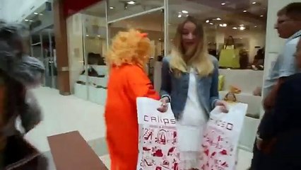 Волк и Лев ВЫЯСНЯЮТ КТО СИЛЬНЕЕ в торговом центре