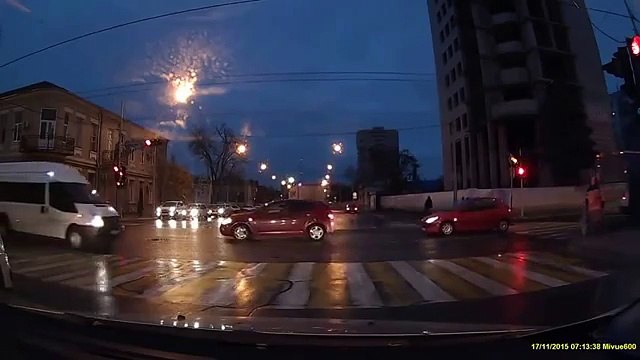 ЖЕСТЬ !Проехал на красный Авария.