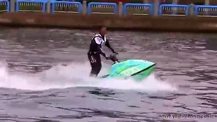 Классное выступление на водном мотоцикле