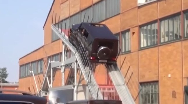 Что творит этот Мерседес Гелендваген 2016 года! Я в шоке! / What creates this Mercedes Gelendvagen 2016! I'm shocked!