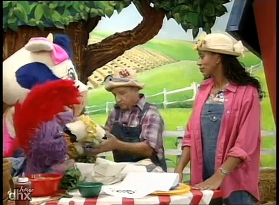 Old Macdonalds Sing-a-long Farm 108 - Walk A Mile In My Moos