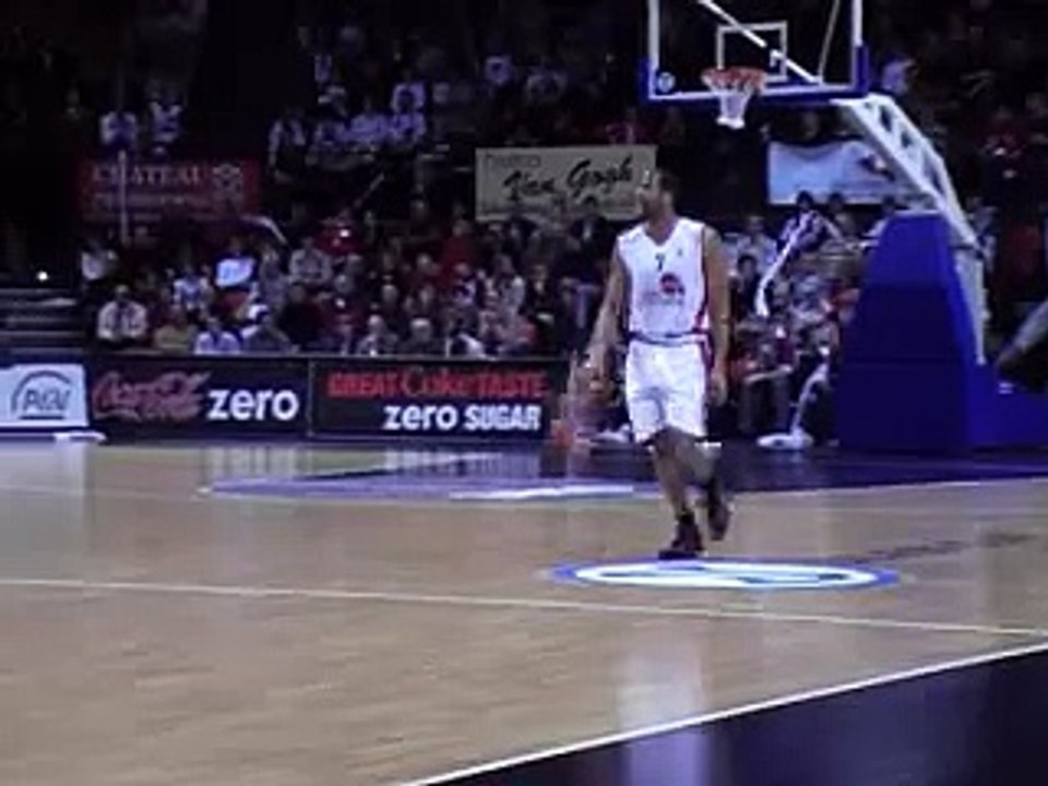 21 15-01-08 BCO-Nymburk - Greg Brunner scoort na assist van