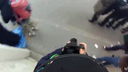 Quand les CRS ont la matraque facile - pauvre photographe