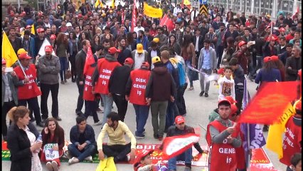 Van’da 1 Mayıs İşçi Bayramına Grup Abdal Katıldı