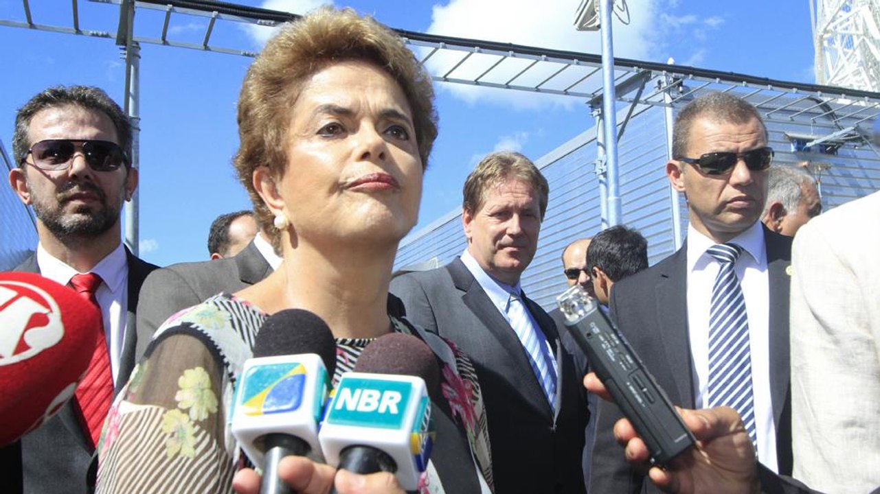 Dilma Rousseff: Politics, corruption and media barons - The Listening Post (Lead)