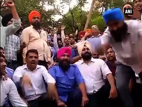 Unions protest against ban on taxis running on diesel, petrol