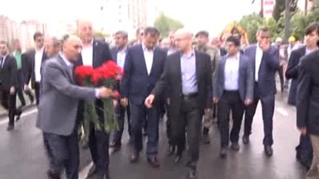 Başbakan Yardımcısı Şimşek, Patlamanın Yaşandığı Emniyet Müdürlüğü Önüne Karanfil Bıraktı