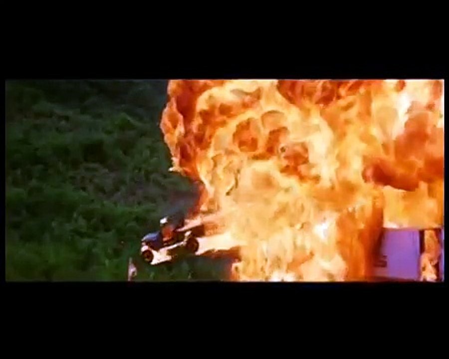 Chiranjeevi Saves A Lonely Child From A Gangster - Best Chase Fight Scene