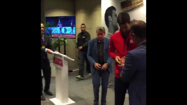 ATP - Mutua Madrid Open 2016 - Novak Djokovic honoré par le journal Marca au Mutua Madrid Open