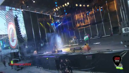 me cawen todo!! vaya conciertaco que se clavó el compadre y nosotros estirando las copas...