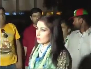 Qandeel Baloch Crying in Imran Khan Jalsa