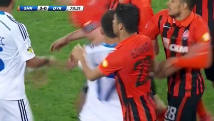 Shakhtar Donetsk – Dynamo Kiev maçında saha karıştı -