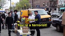 Femme musulmane marche avec un juif dans les rues de NYC ‫فتاة مسلمة تمشى مع شاب يهودى فى شوارع امريكا _ ما فعله الناس معهم لم يكن مجرد كلام شاهد بنفسك‬‎