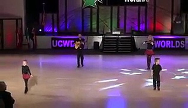 Questi 12 fratelli e sorelle iniziano a ballare, ma aspettate che prendano gli strumenti musicali!