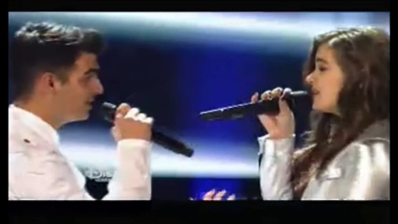 Hailee Steinfeld and Joe Jonas performing ''Rock Bottom'' at the RDMA
