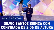 Silvio brinca com convidada de 2,06 metros