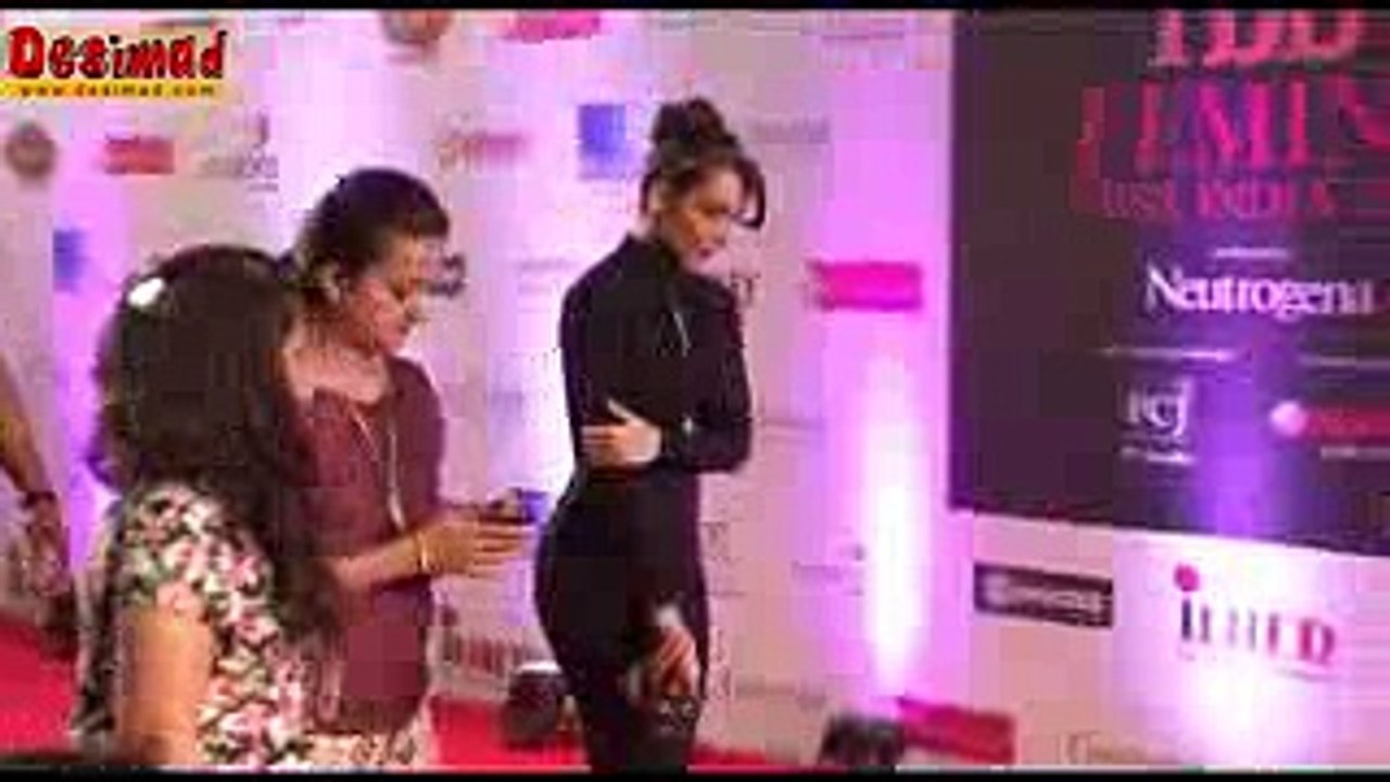 Bollywood Actresses Caught BRALESS in public  Wardrobe Malfunctions