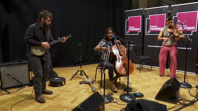 A Day for the hunter, a day for the prey , par Leyla McCalla et ses musiciens I Le live de la Matinale