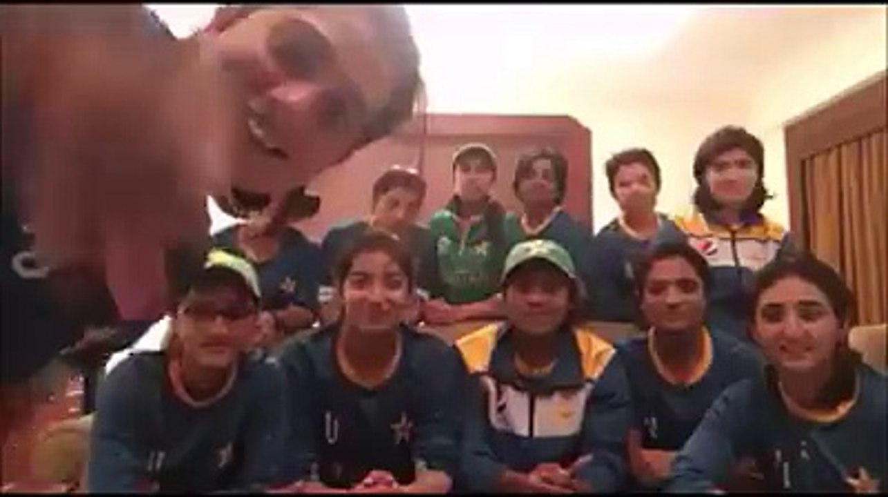 girls in green