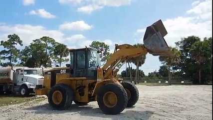 Cho thuê máy xúc lật giá tốt 2004 CAT 938G II