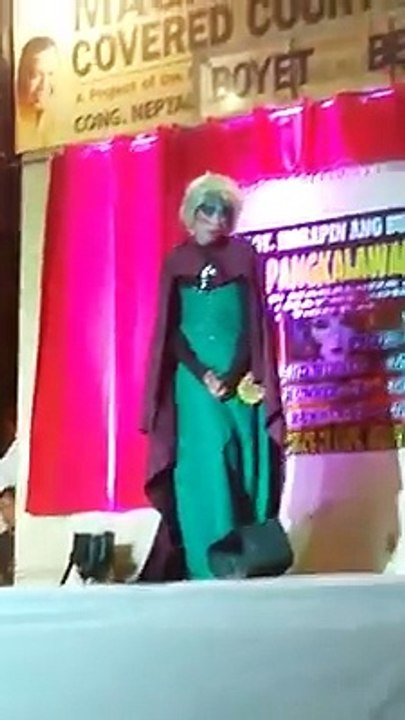 Frozen - Let It Go Live Version Only in Philippines (Funny - LOL)