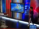 New Video Pakistani news anchor Gharida Farooqi white leggings