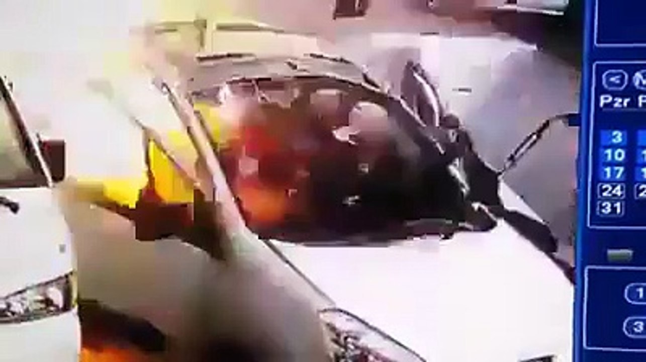 Allumer sa clope quand on transporte des produits explosifs  : mauvaise idée