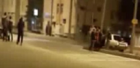 Baltayla otomobilin önünü kesip tehdit etti