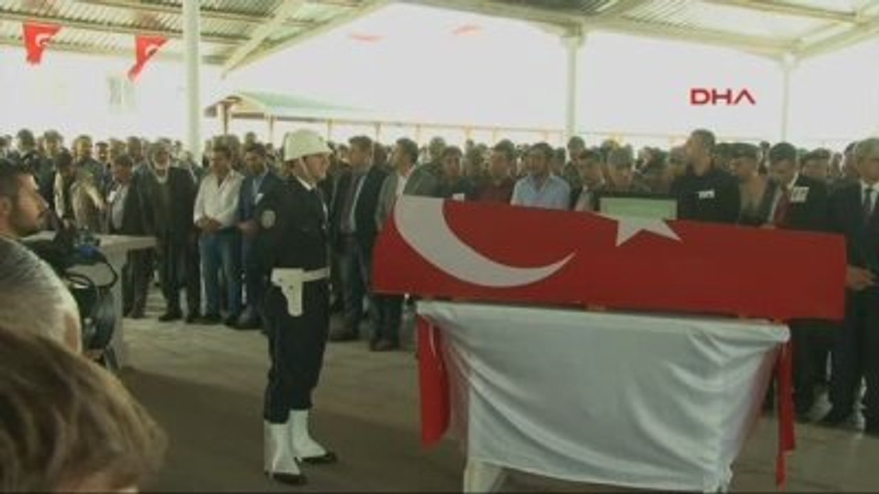Gaziantep'te Şehit Olan Polis Memuru Serdar Şakir Son Yolculuğuna Uğurlandı