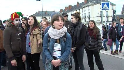 Tours: tensions en fin de manif