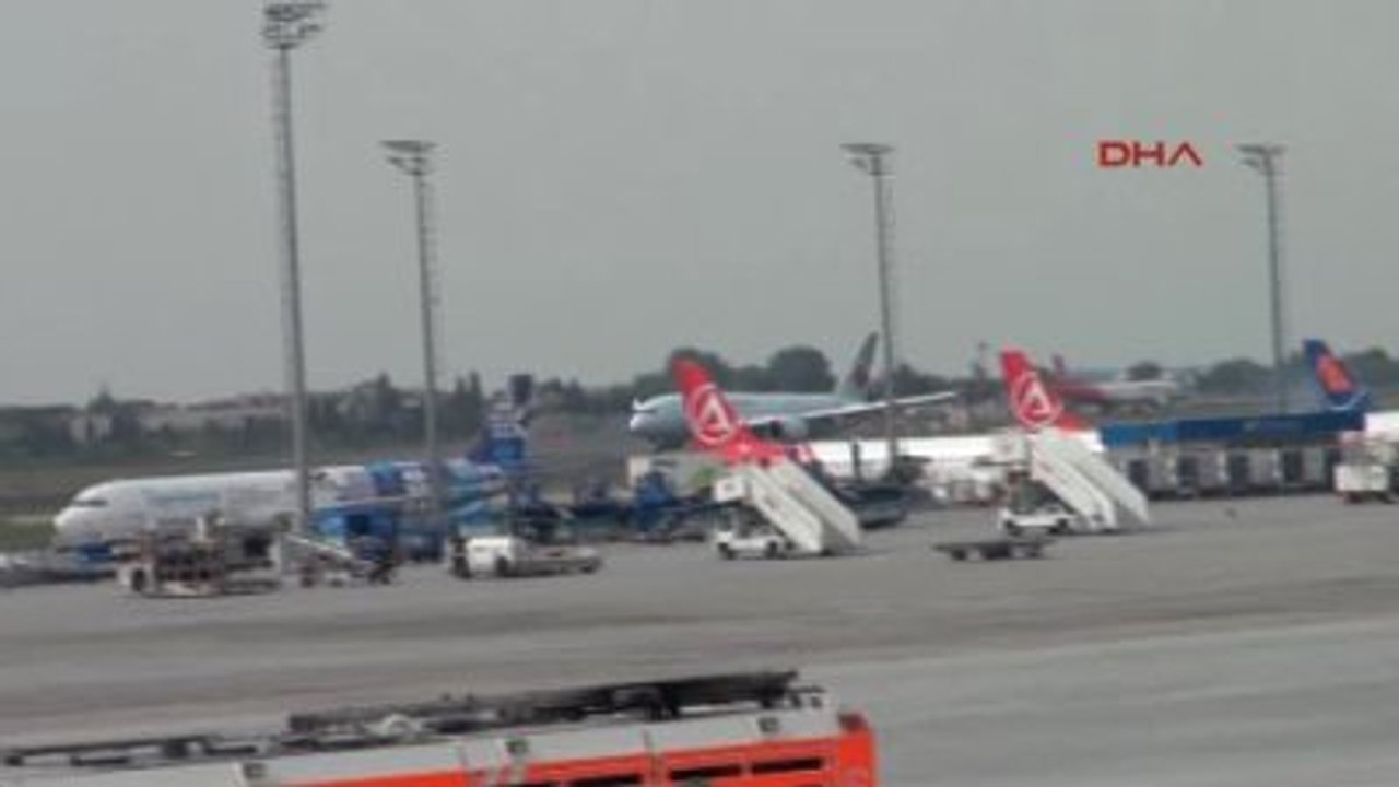 Air Canada'nın, ?rüya Uçak" Olarak Tanımlanan Dreamliner'ı Su Takı ile Karşılandı
