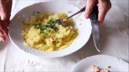 Insalata mediterranea di tonno e patate: videoricetta