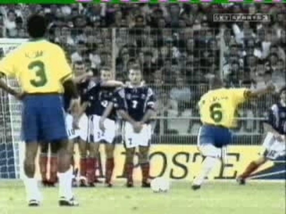 But de Roberto Carlos - France-Brésil